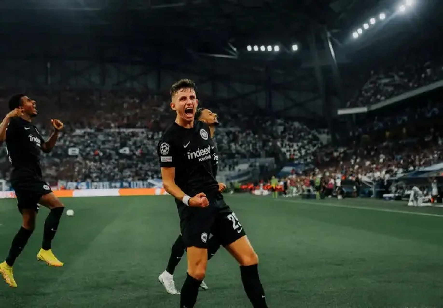 法兰克福客场取胜,稳步提升排名的简单介绍 法兰克福客场取胜,稳步提升排名的简单介绍