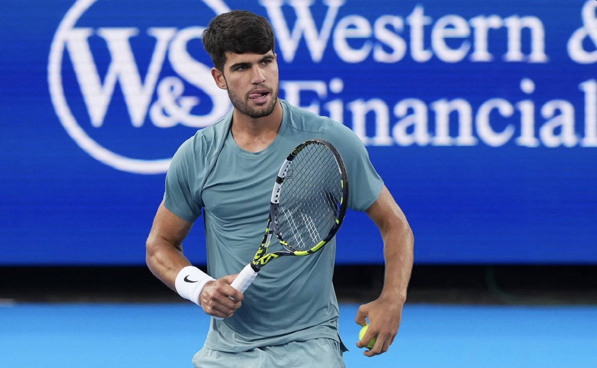 西班牙网球队横扫英国网球队，阿尔卡拉斯送出助攻的简单介绍