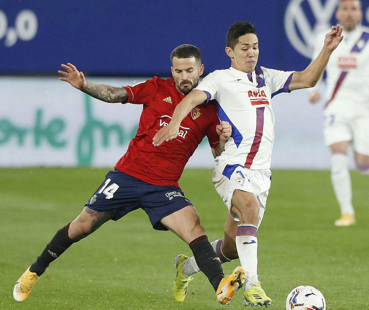 包含奥萨苏纳客场战平巴拉多利德，保级前景乐观的词条