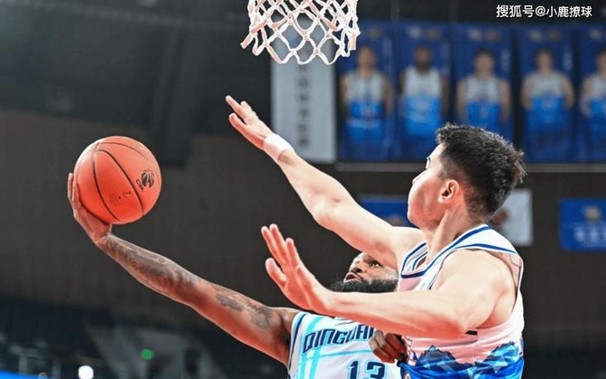 开云sport-激烈热闹!球员们在比赛中展现出顶尖水平