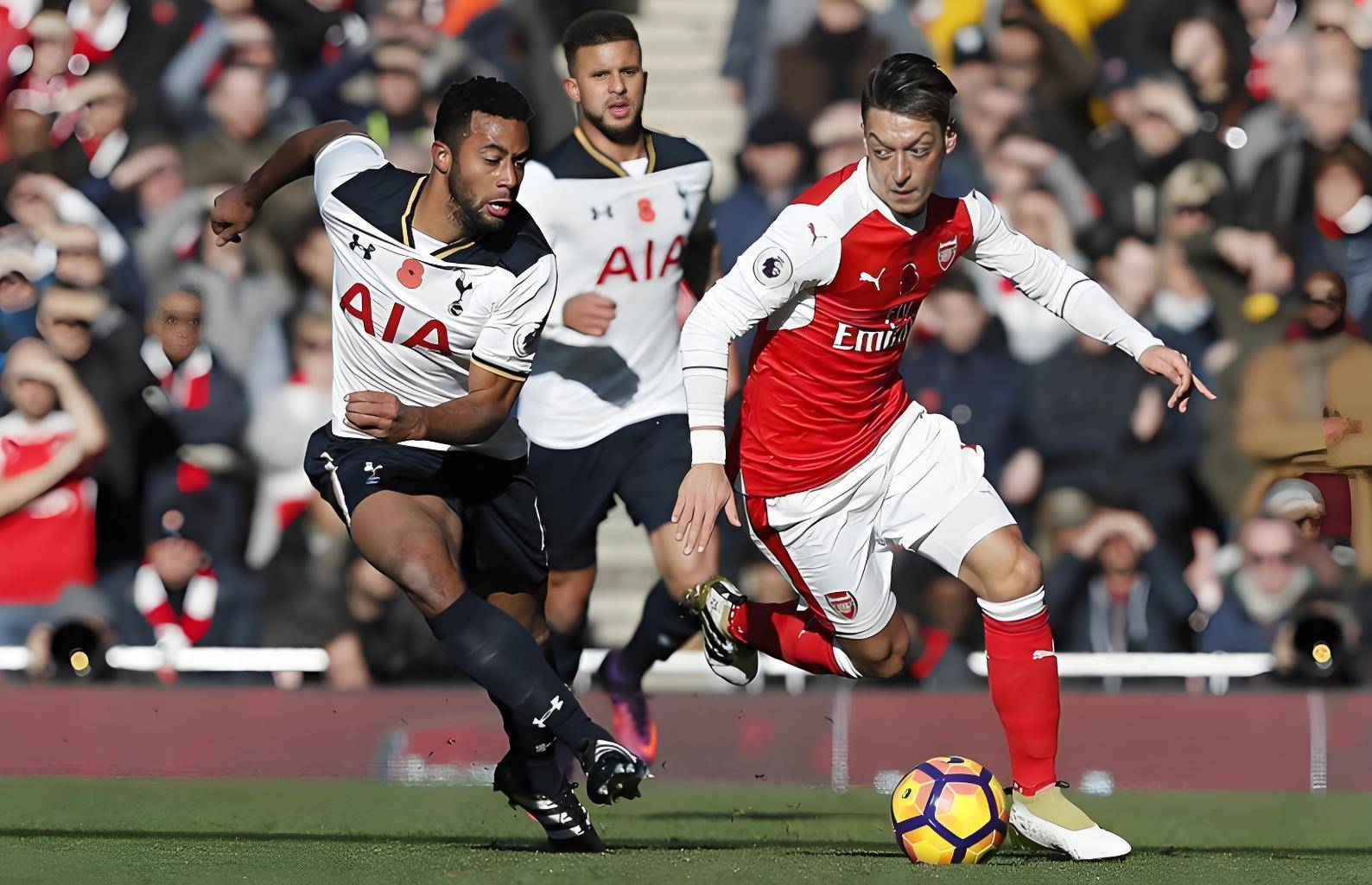 热刺球员合照曝光,团结一心全力以赴 热刺球员合照曝光,团结一心全力以赴