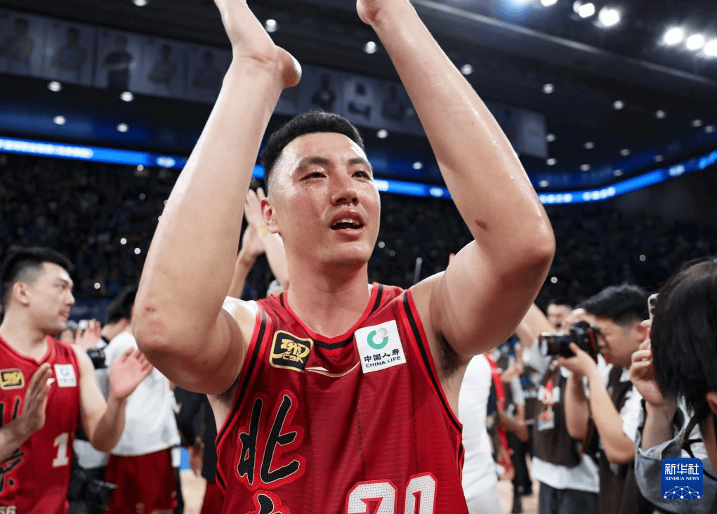 开云体育APP下载-北京首钢客场逆转获得胜利，冲刺季后赛