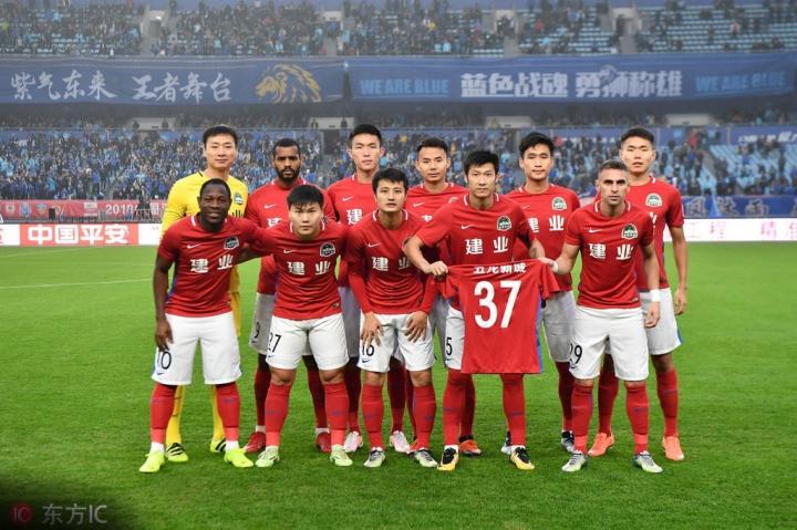 河南建业紧随不放，取得连胜