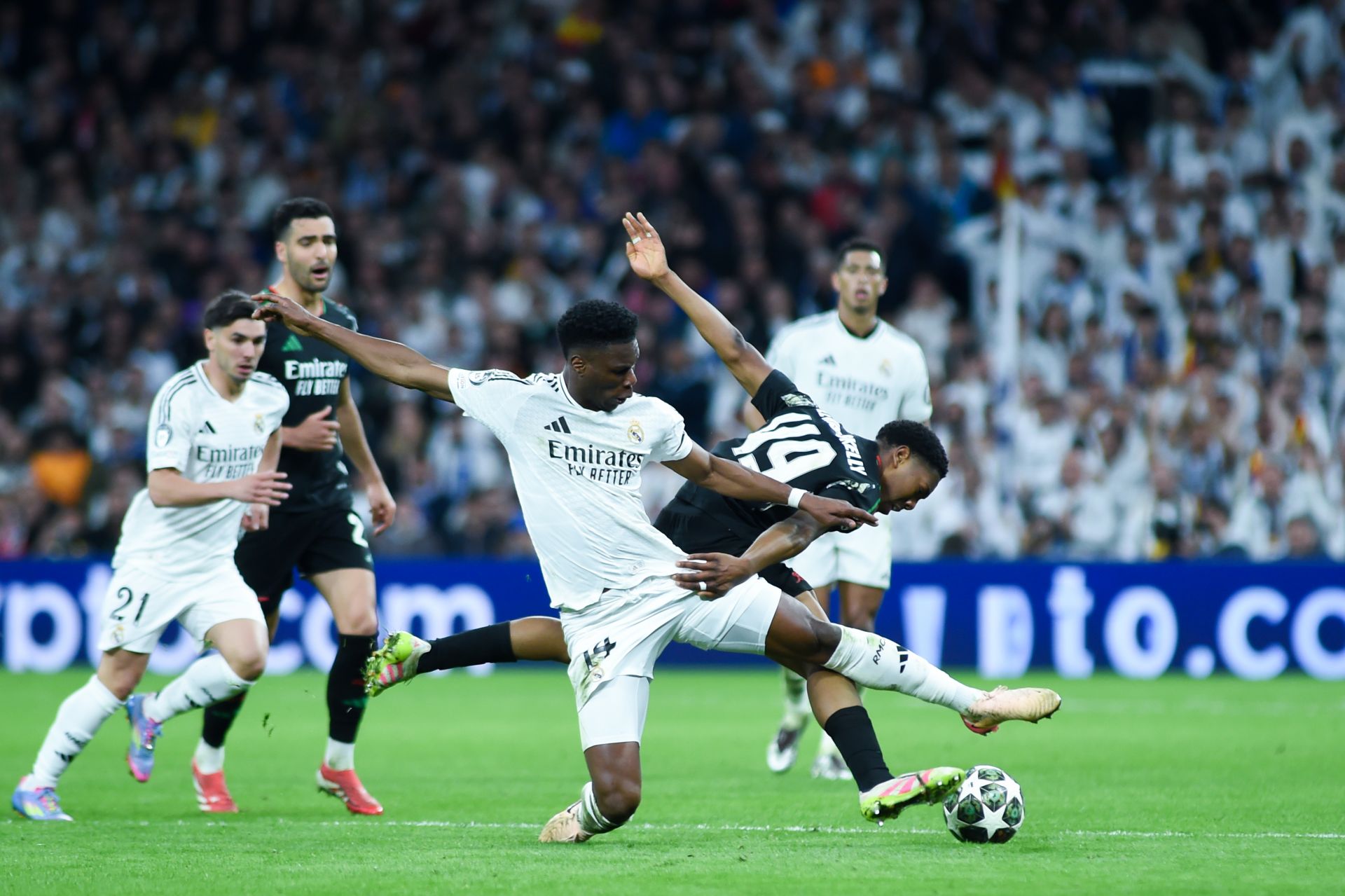 皇马客场告捷，晋级欧冠半决赛