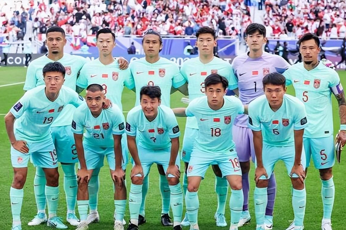 开云下载-亚洲杯传奇谢幕，球迷泪洒赛场