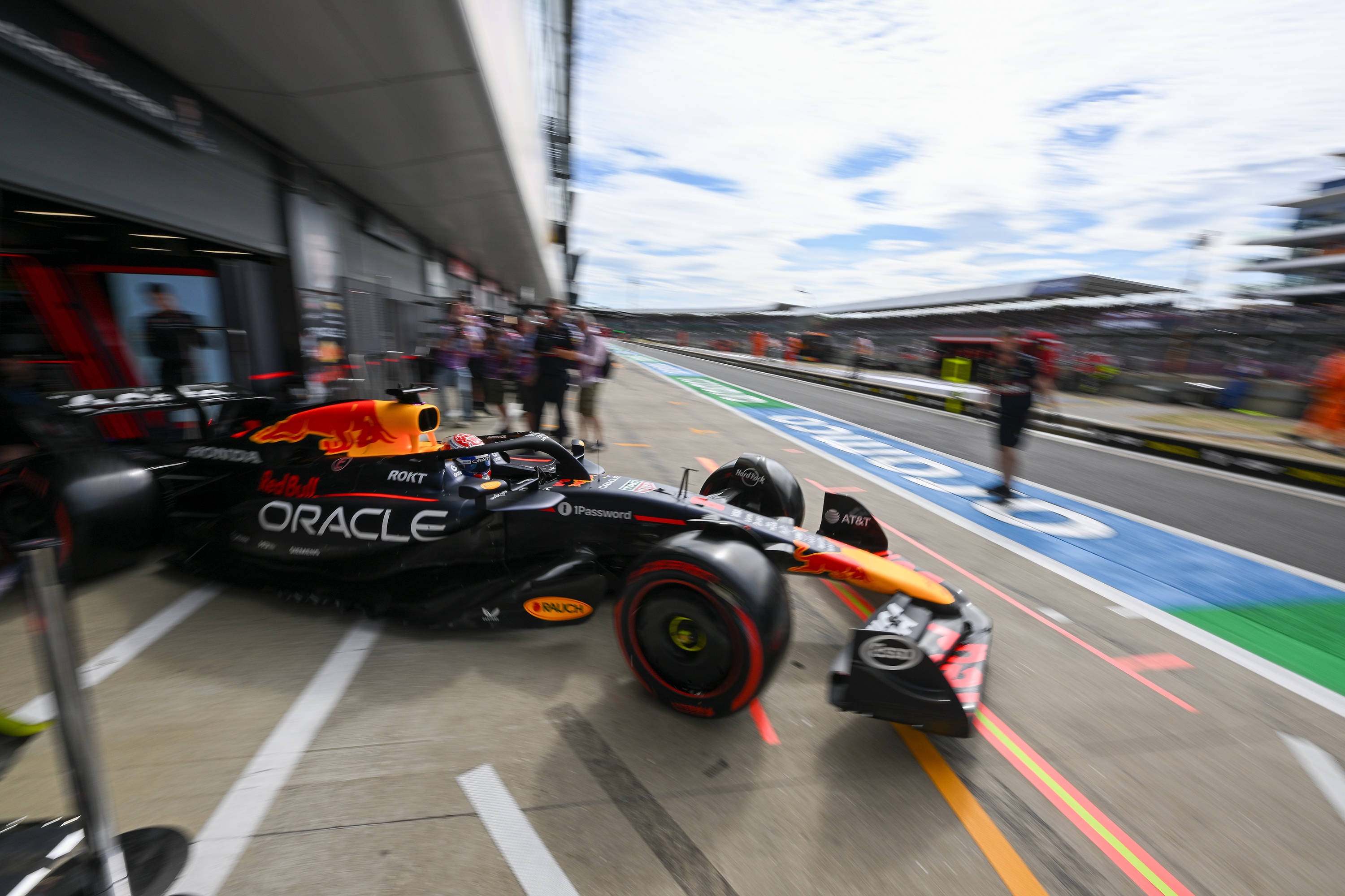 哈斯车队绝杀红牛车队,诺里斯点燃赛场 哈斯车队绝杀红牛车队,诺里斯点燃赛场