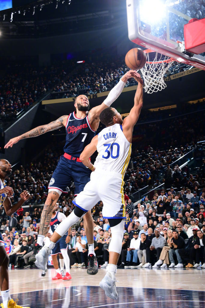 开云体育APP下载-篮网逆转快船,布克带队取胜