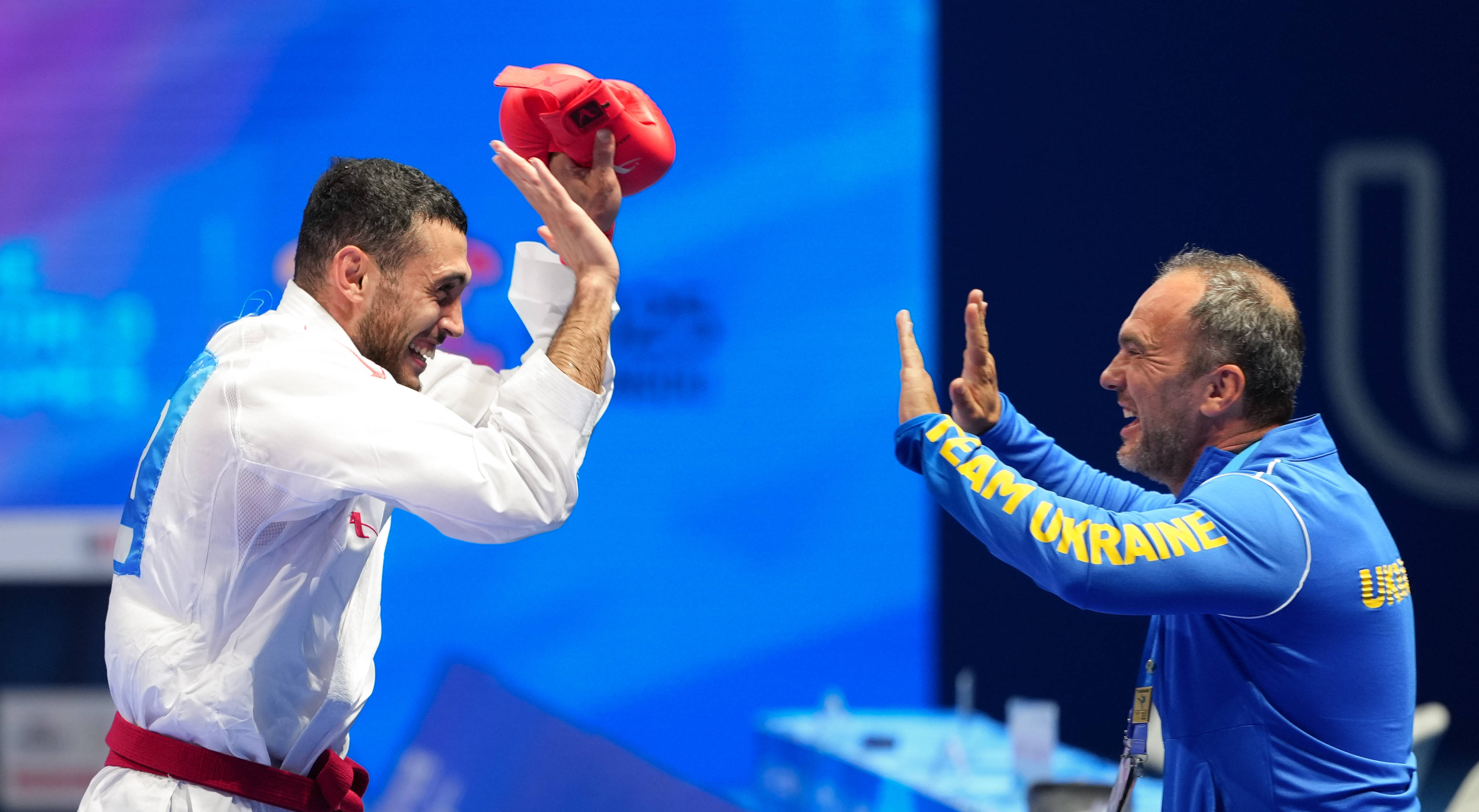 乌克兰击败新西兰踢出足球梦想，晋级四强