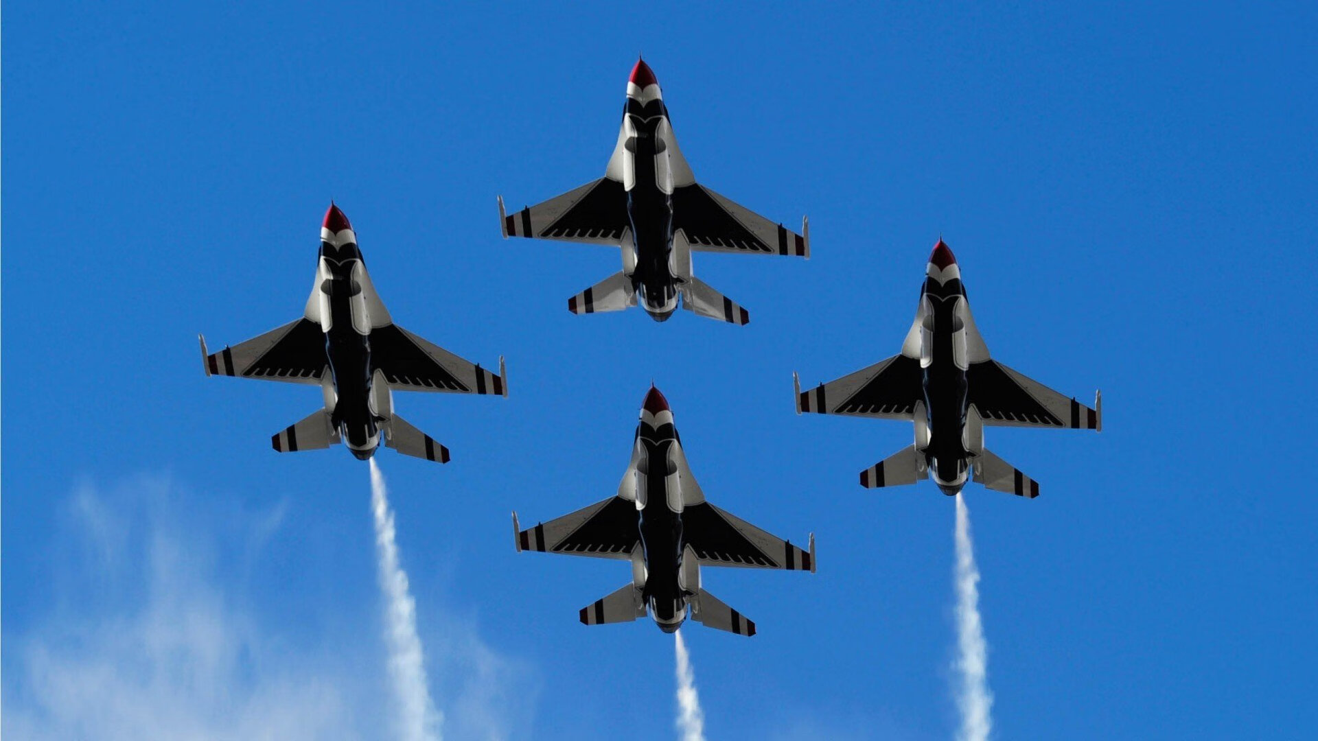 铁闸与权杖，阿坎吉以中轴之名，导演拉齐奥与英格兰的时空交响